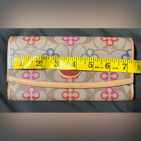Coach Signature Floral Wallet. - Picture 5 of 6